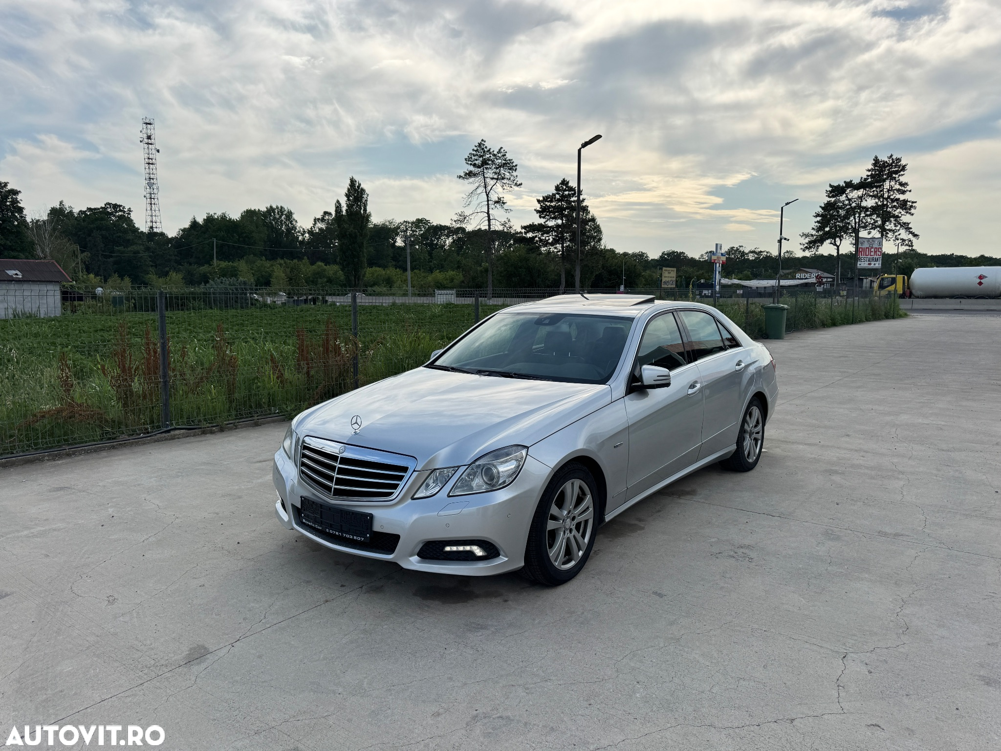 Mercedes-Benz E 220 BlueTEC BlueEFFICIENCY 7G-TRONIC Edition Avantgarde - 4