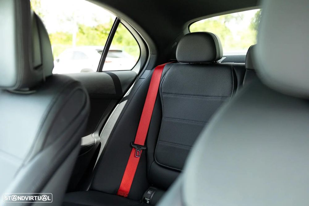 Mercedes-Benz C 300 e AMG Line - 12