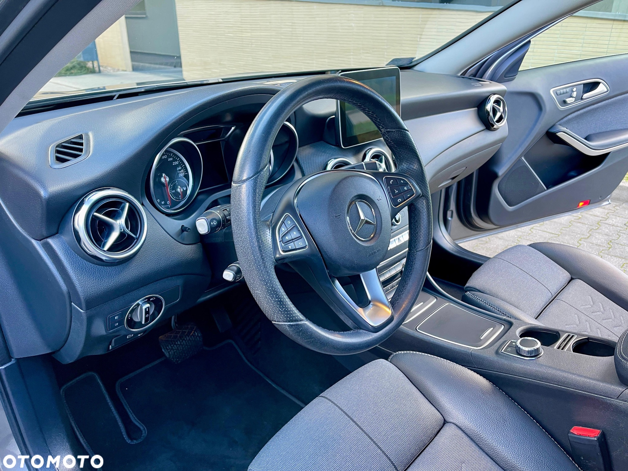 Mercedes-Benz GLA 220 4-Matic - 10