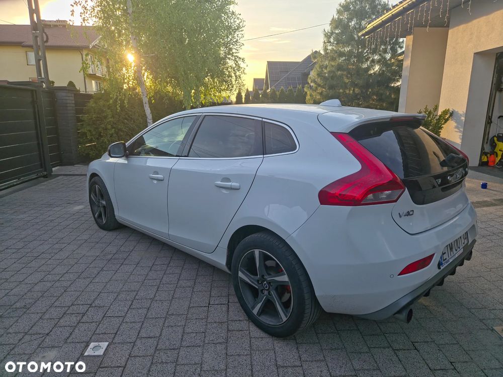Volvo V40 D3 R-Design - 3