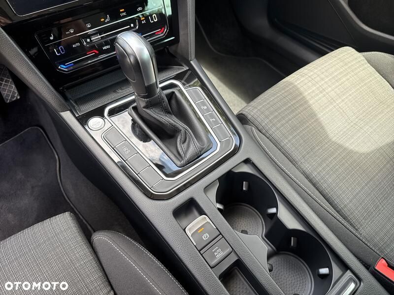 Volkswagen Passat - 16
