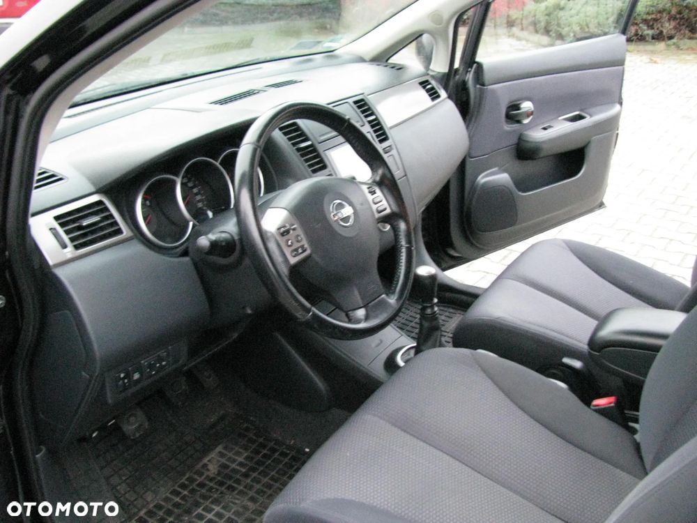 Nissan Tiida - 4