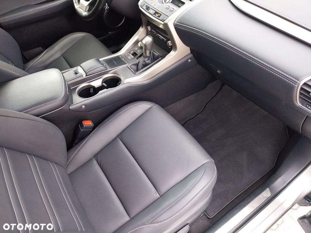 Lexus NX 300h F Impression AWD - 12