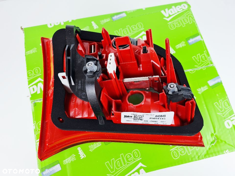 AUDI A6 C6 LIFT FL 08-11 KOMBI LAMPA TYLNA TYŁ W KLAPĘ PRAWA LEDOWA NOWA VALEO ORI - 3