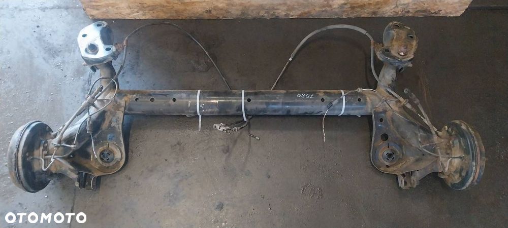 BELKA OŚ ZAWIESZENIA TYŁ BĘBNY Z ABS FORD FIESTA MK6 1.25 16V - 2