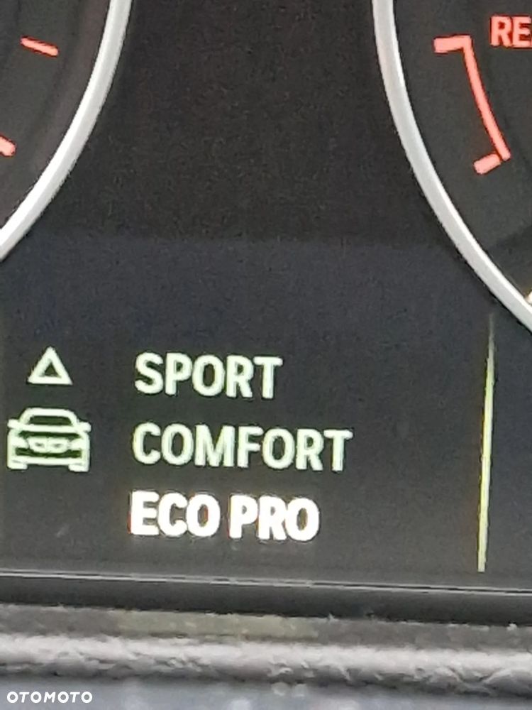 BMW Seria 3 328i Luxury Line - 18