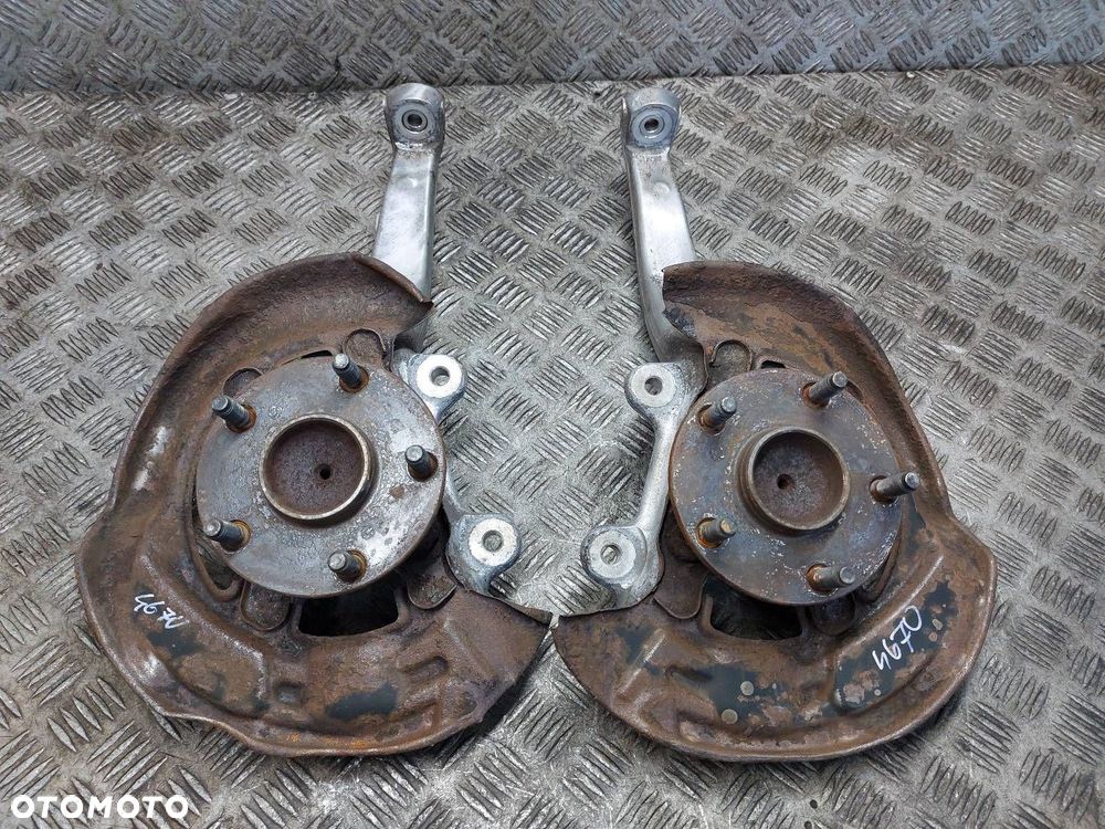 PIASTA ZWROTNICA LEWY PRZÓD + PRAWY PRZÓD LEXUS IS II 2.2 D - 1