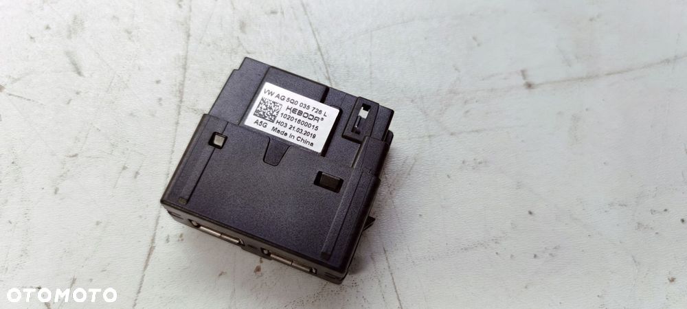 GNIAZDO USB ŁADOWARKI AUDI Q3 F3 SEAT 5Q0035726L - 2