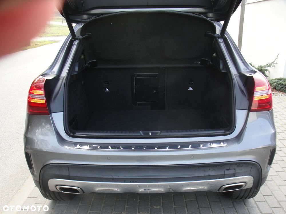 Mercedes-Benz GLA 200 7G-DCT AMG Line - 25