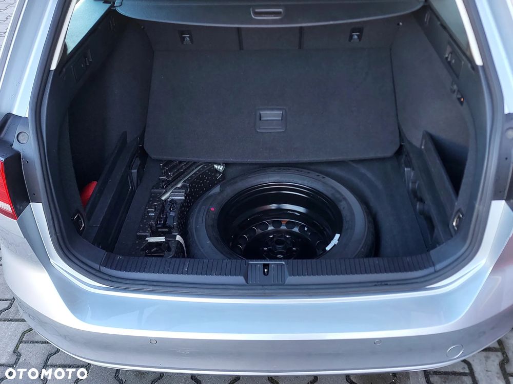 Volkswagen Passat - 12
