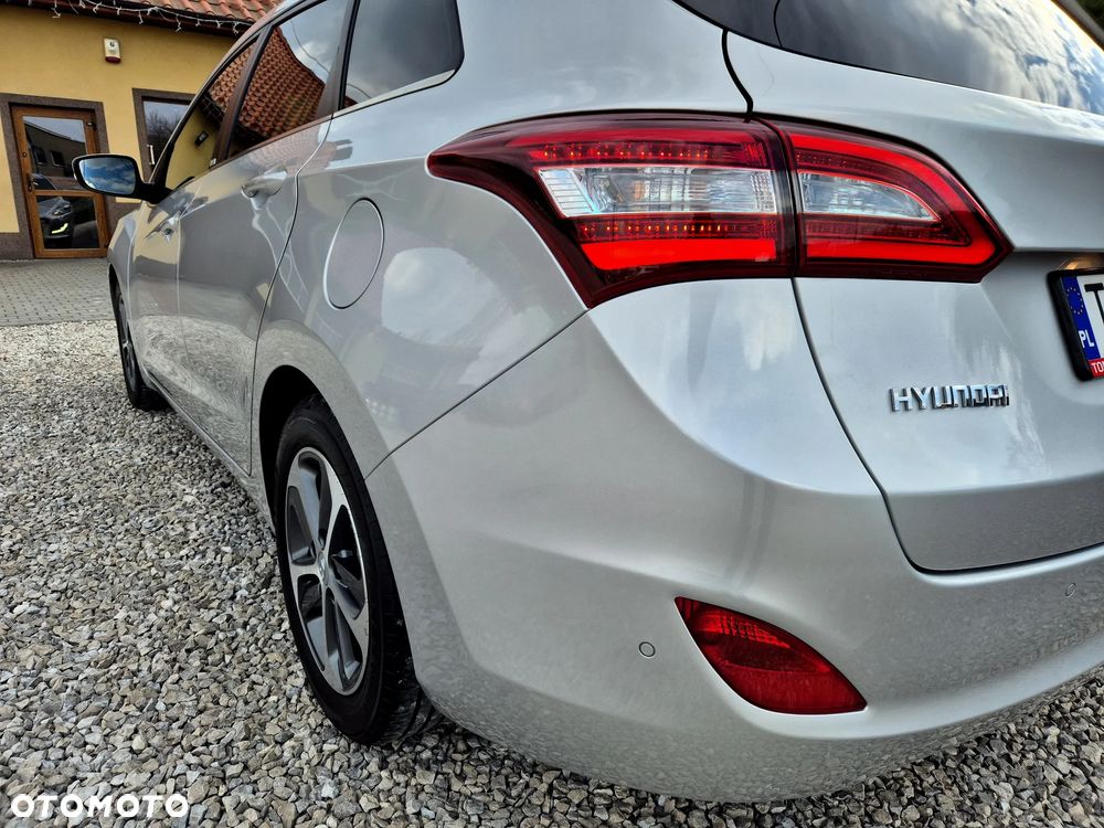 Hyundai i30 blue Kombi 1.6 GDi Passion - 12