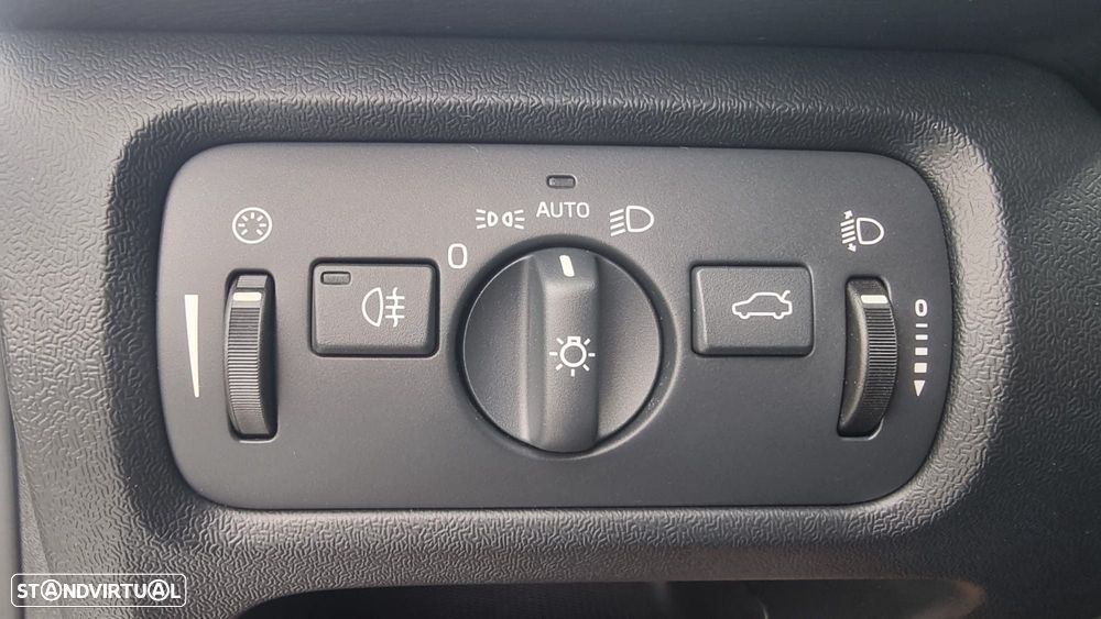 Volvo V40 2.0 D2 R-Design - 20