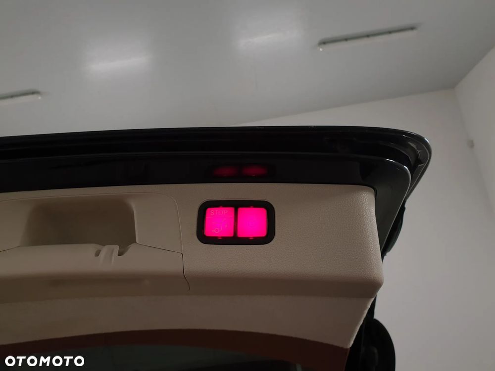 Mercedes-Benz Klasa E 300 de 4Matic 9G-TRONIC AMG Line - 35