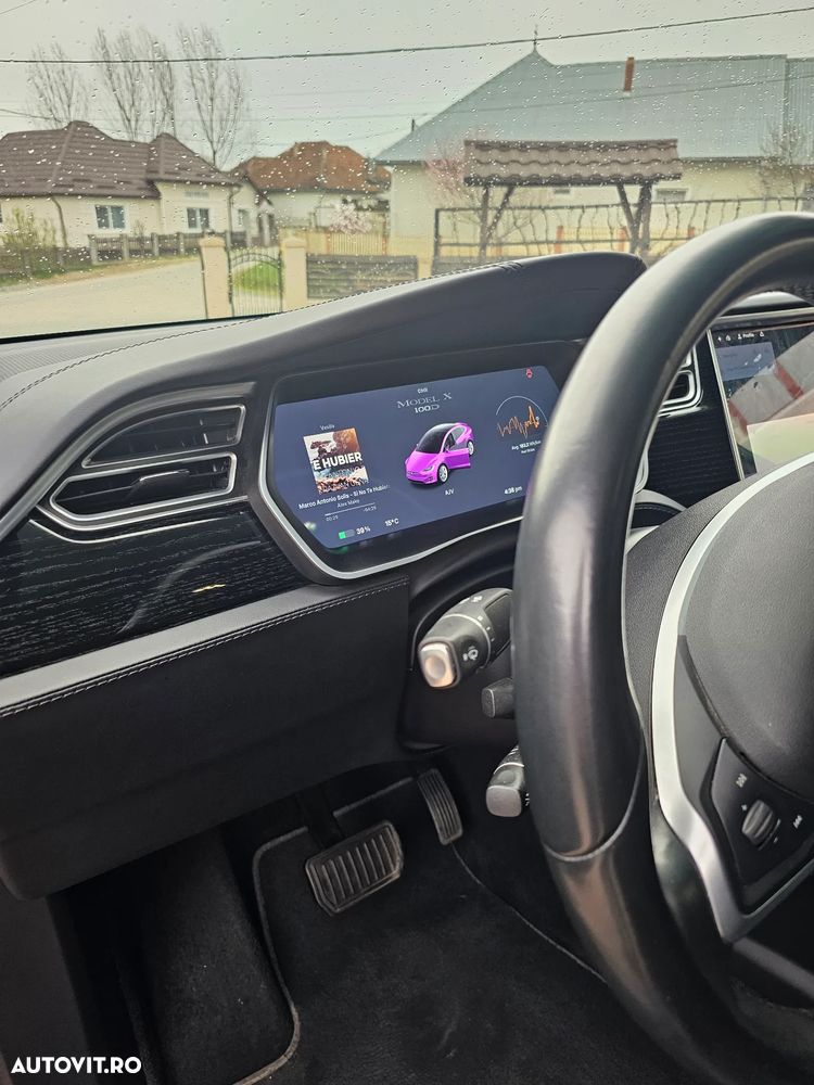 Tesla Model X - 23