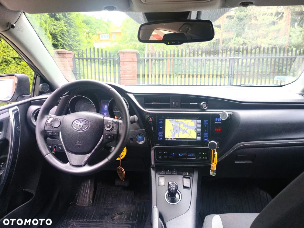 Toyota Auris Hybrid 135 Prestige - 11