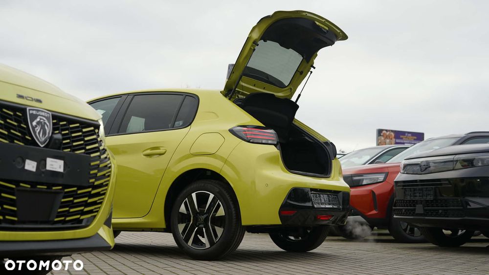 Peugeot 208 - 8