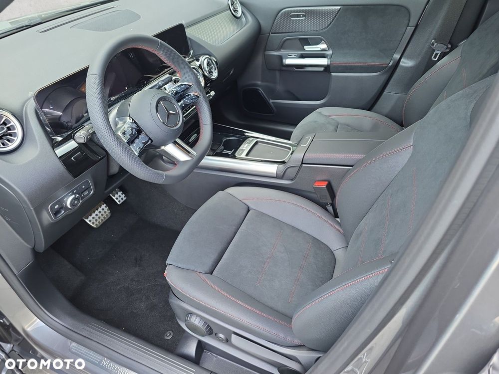 Mercedes-Benz GLA - 11