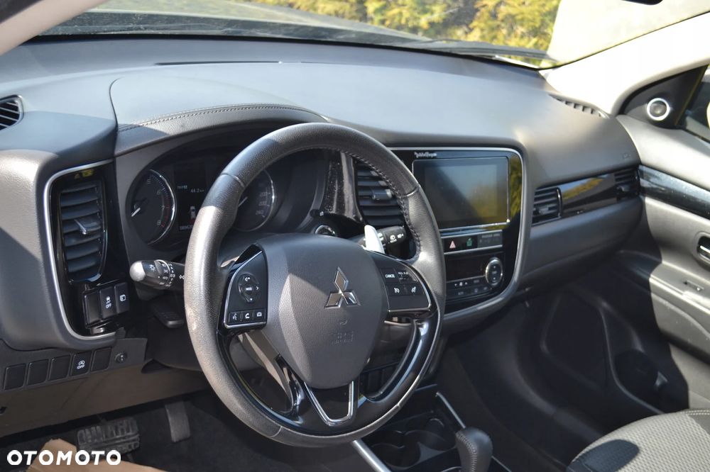Mitsubishi Outlander - 15