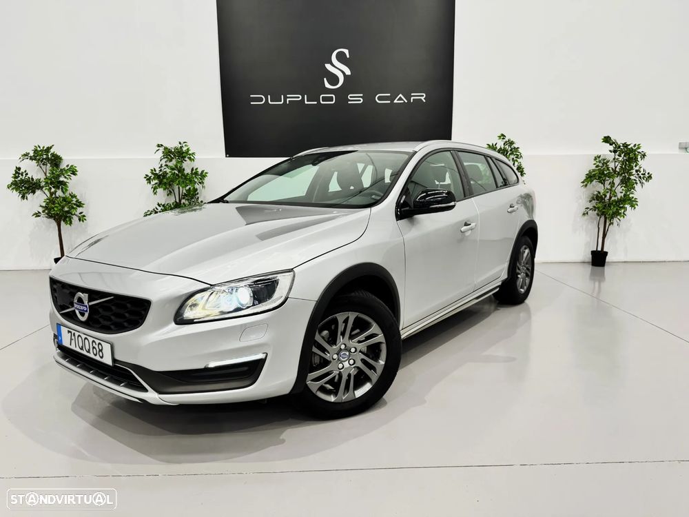 Volvo V60 Cross Country 2.0 D3 Summum - 1