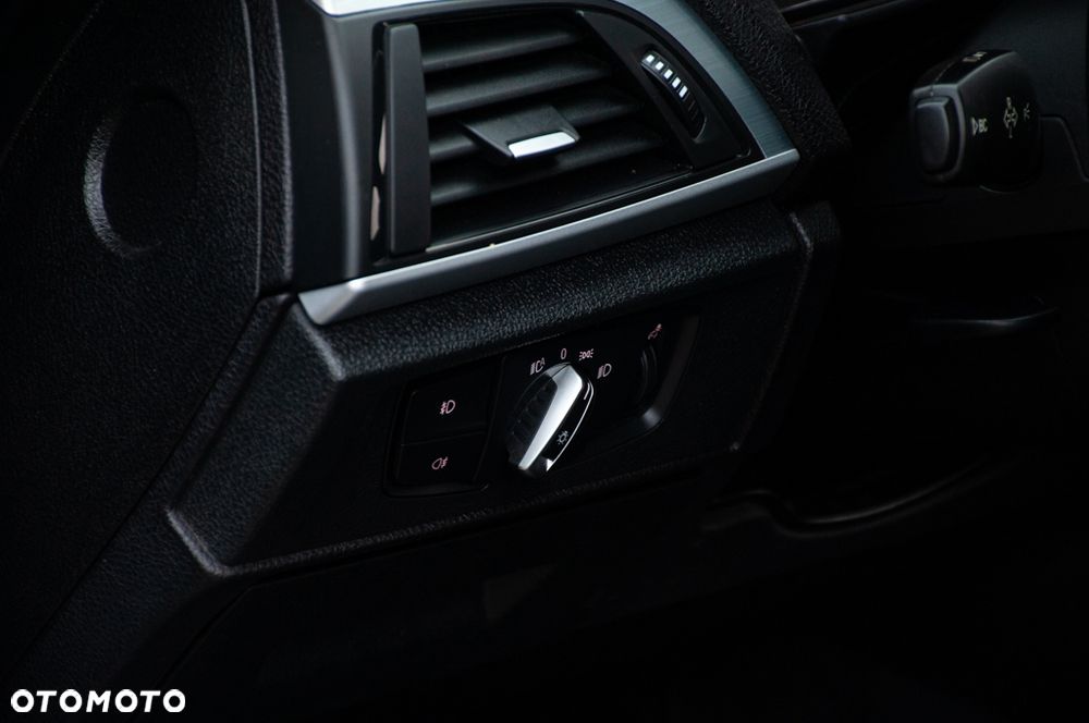 BMW Seria 1 118i Edition Sport - 10