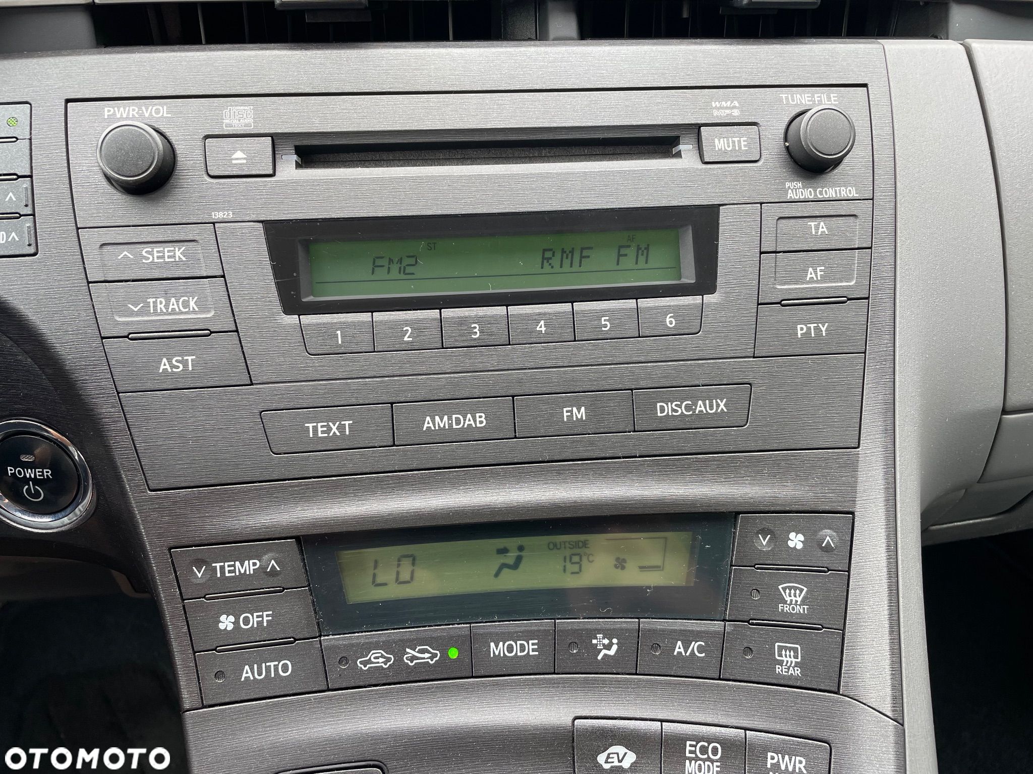 Toyota Prius (Hybrid) Comfort - 26