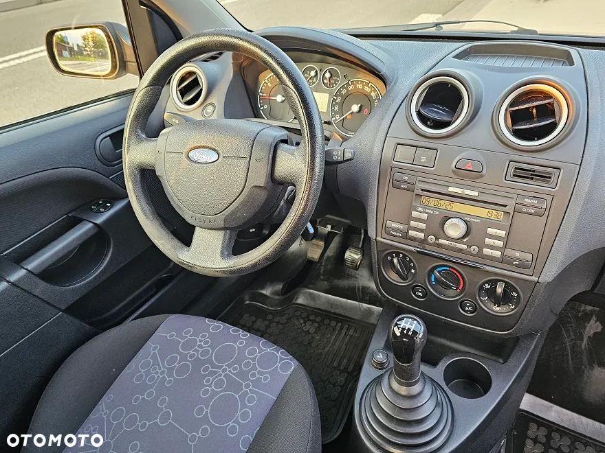 Ford Fiesta 1.3 Ambiente - 20