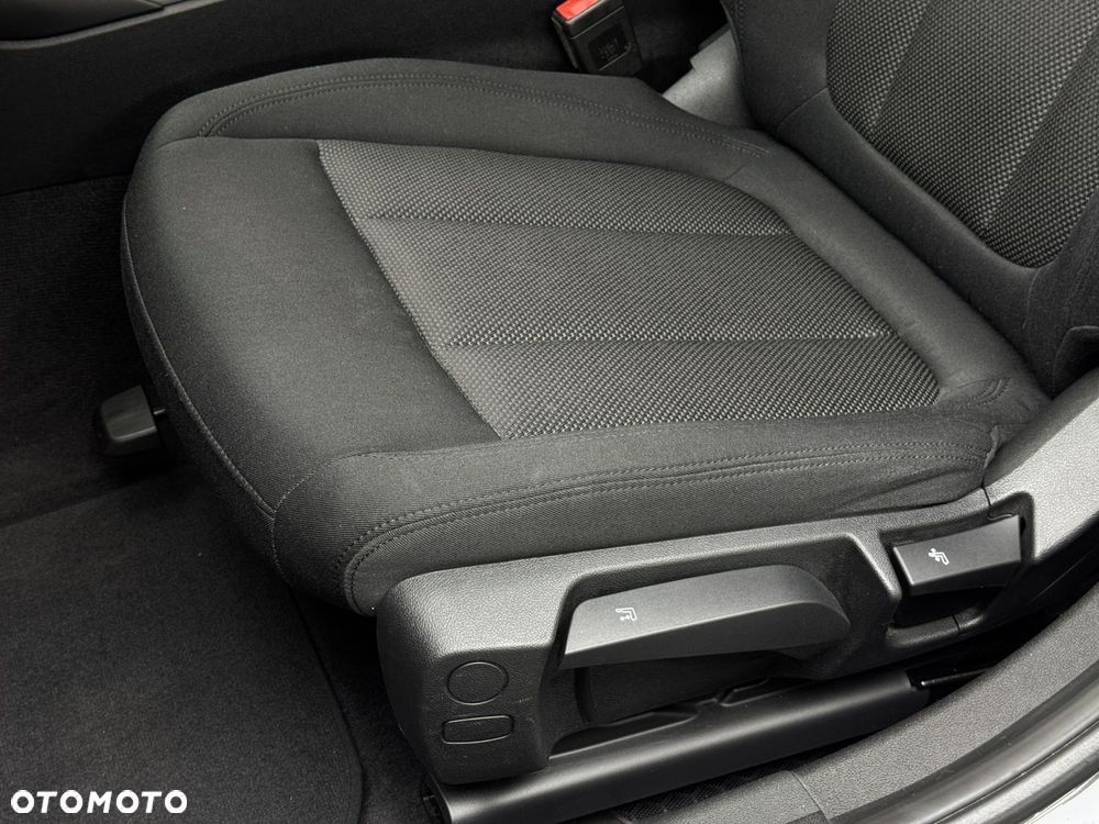 BMW Seria 3 318i - 13