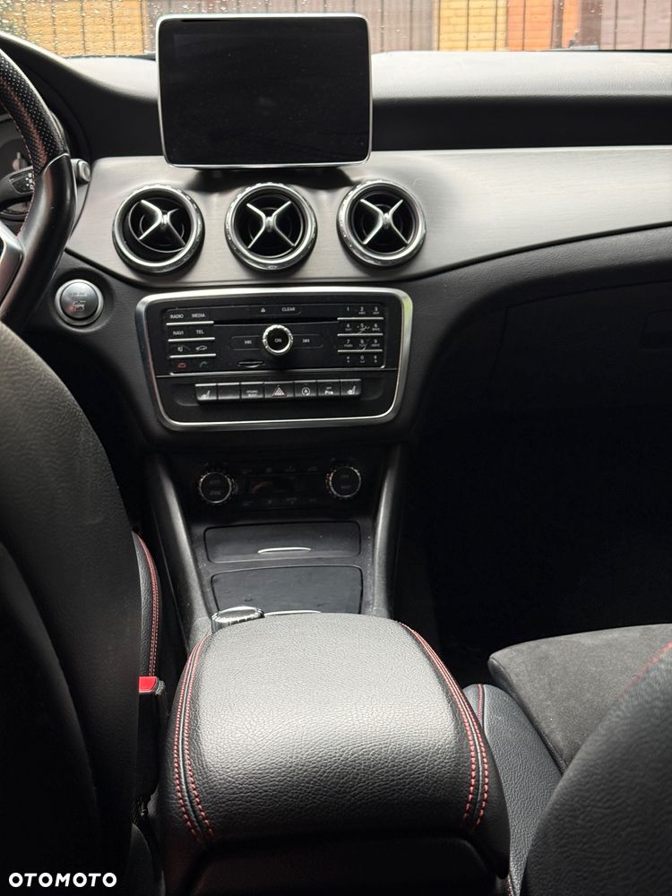 Mercedes-Benz GLA 220 d - 11