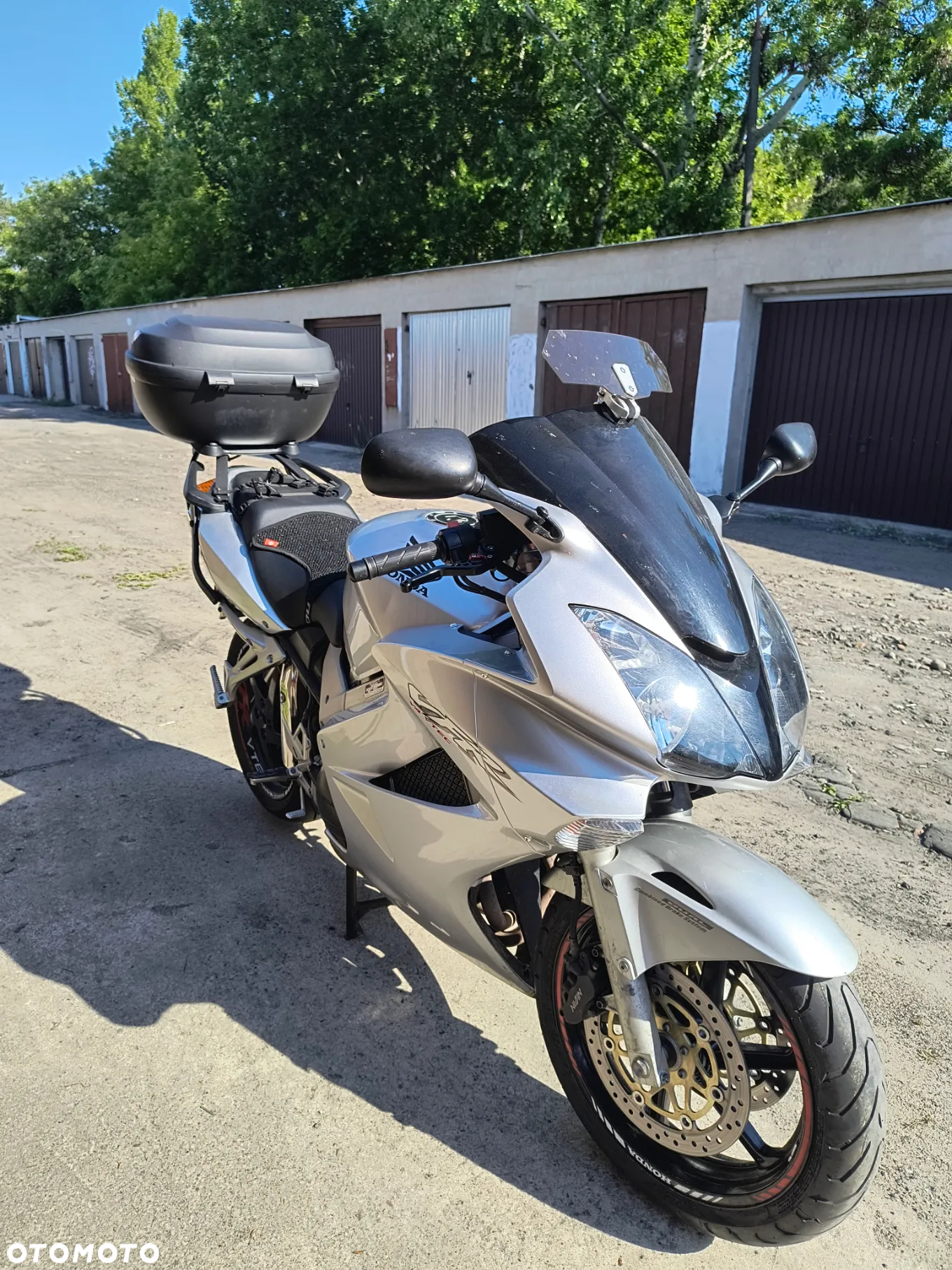 Honda VFR - 2