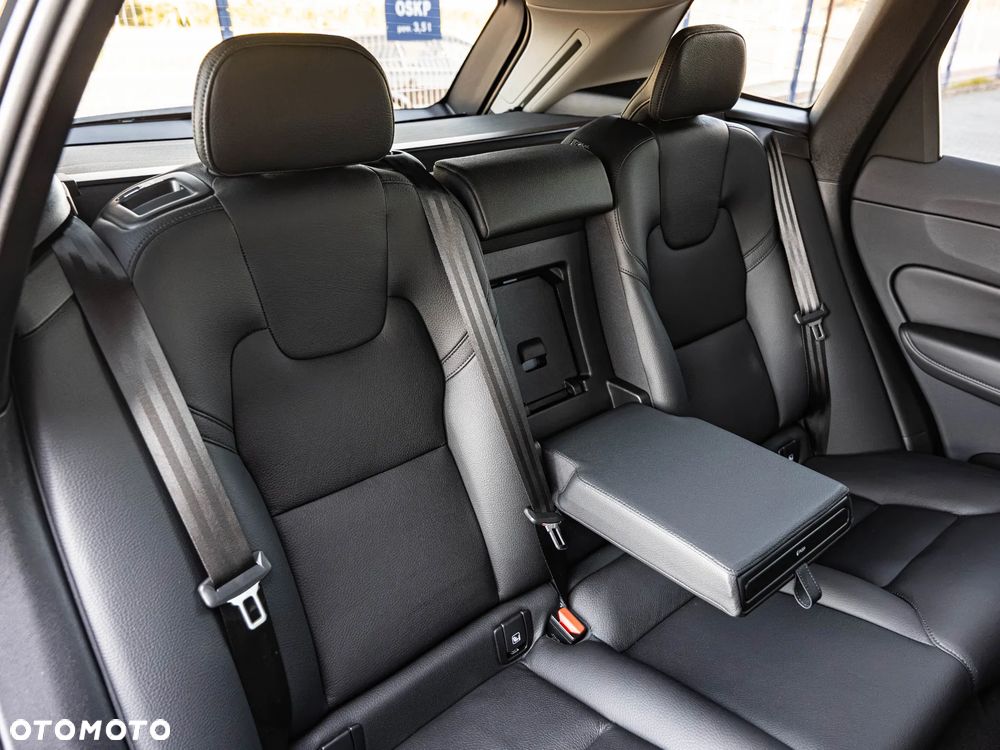 Volvo XC 60 B4 D AWD Plus Dark - 27