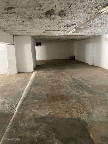 Garage Para varios carros ou como depósito ou como uma arrecadação - Grande imagem: 3/8