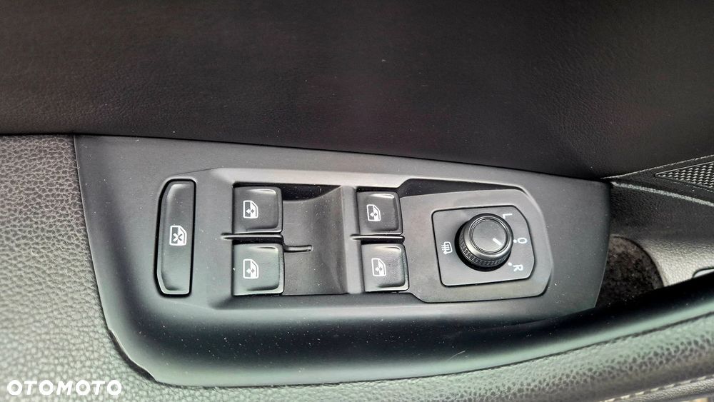 Volkswagen Passat 2.0 TDI (BlueMotion Technology) DSG Highline - 30