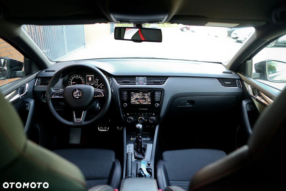 Skoda Octavia 2.0 TDI DSG RS - 20