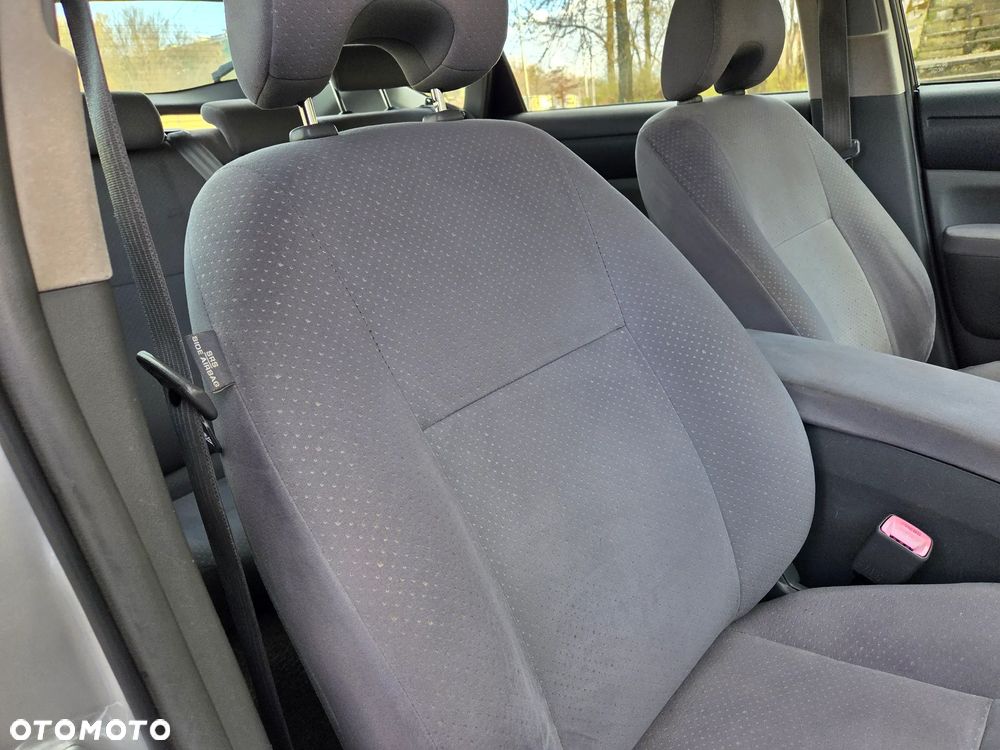 Toyota Prius 1.5 VVT-i Prestige - 22