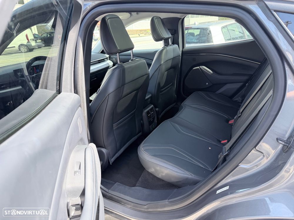 Ford Mustang Mach-E 75.7 kWh Base - 19