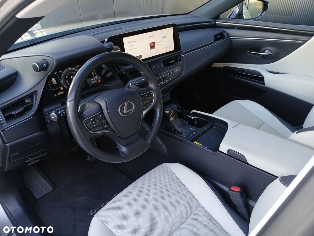 Lexus ES 300h Business Edition - 14