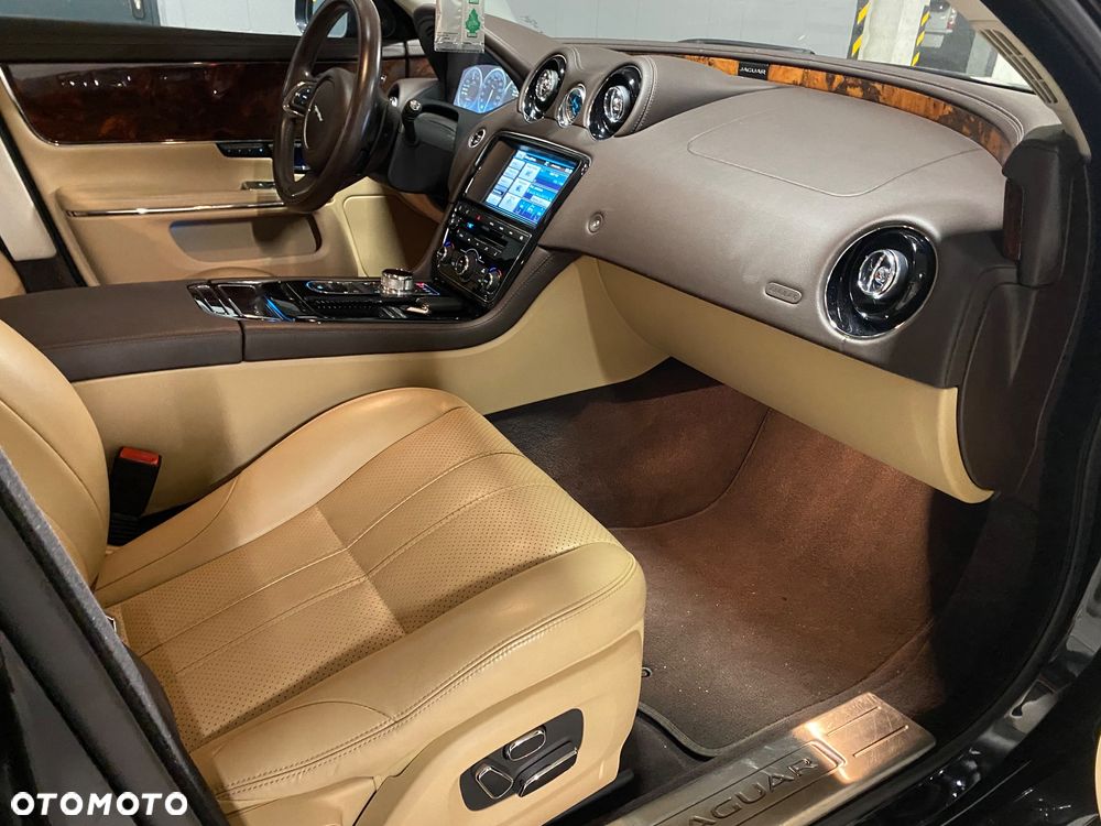 Jaguar XJ 3.0 D V6 Premium Luxury - 11