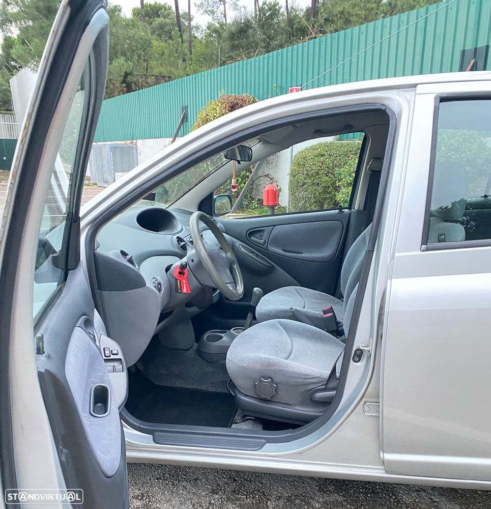 Toyota Yaris 1.0 Sol AC - 6