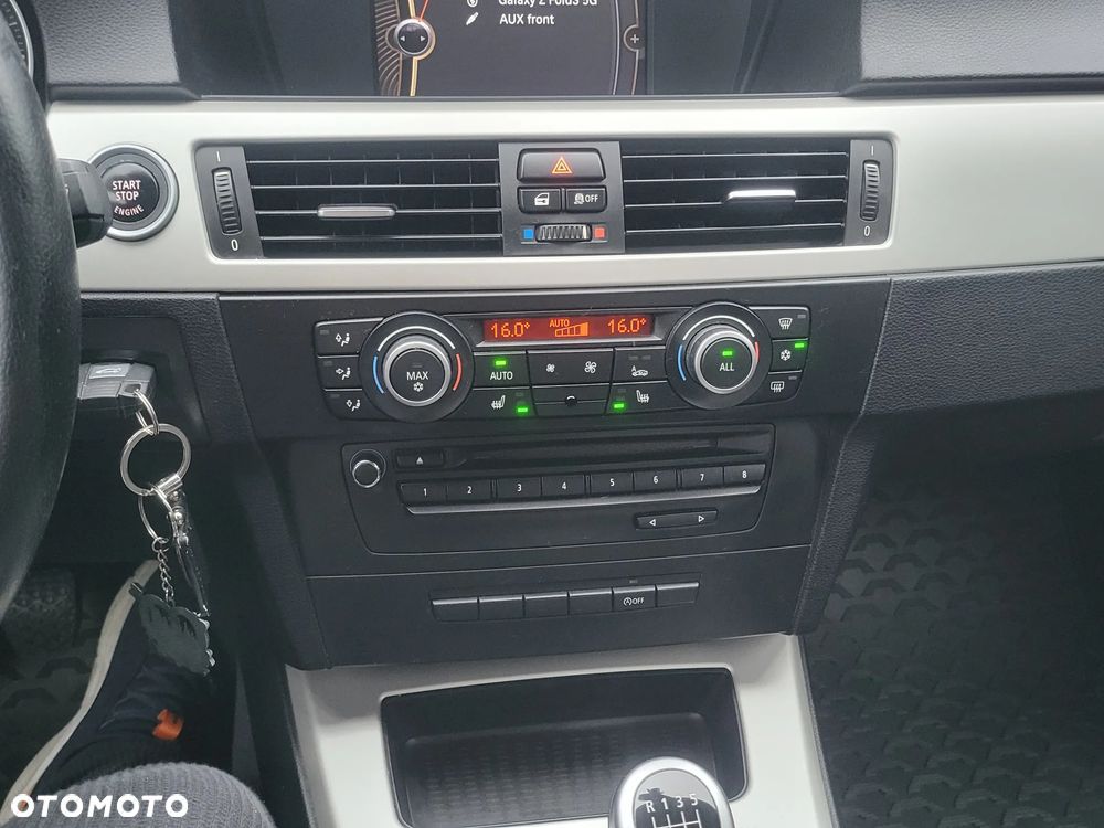 BMW Seria 3 318i Touring Edition Exclusive - 32