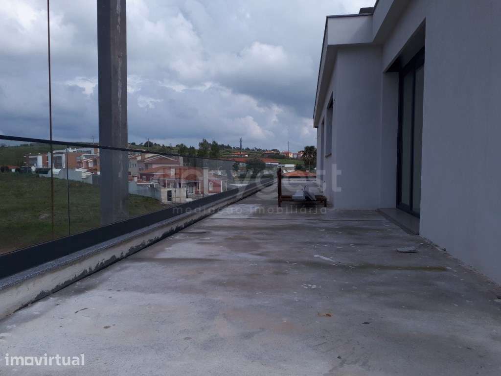 Penthouse Exclusiva na Lourinhã - 4 Quartos, 3 Suítes, Terraço Pano... - Grande imagem: 3/9