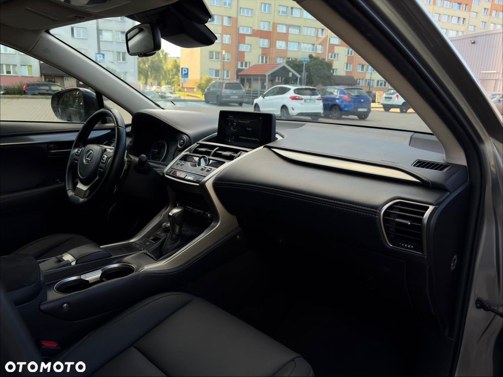 Lexus NX 300h Style Edition - 23
