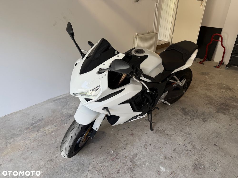 Honda CBR - 1