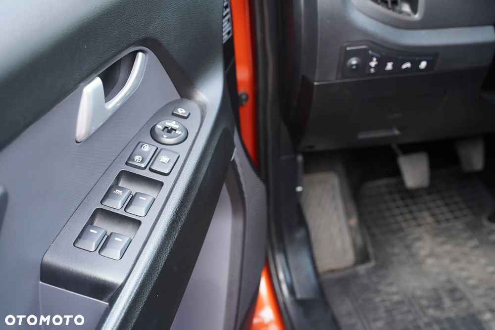 Kia Sportage 2.0 CRDI XL - 32