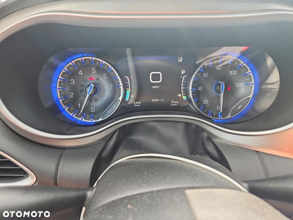 Chrysler Pacifica - 10