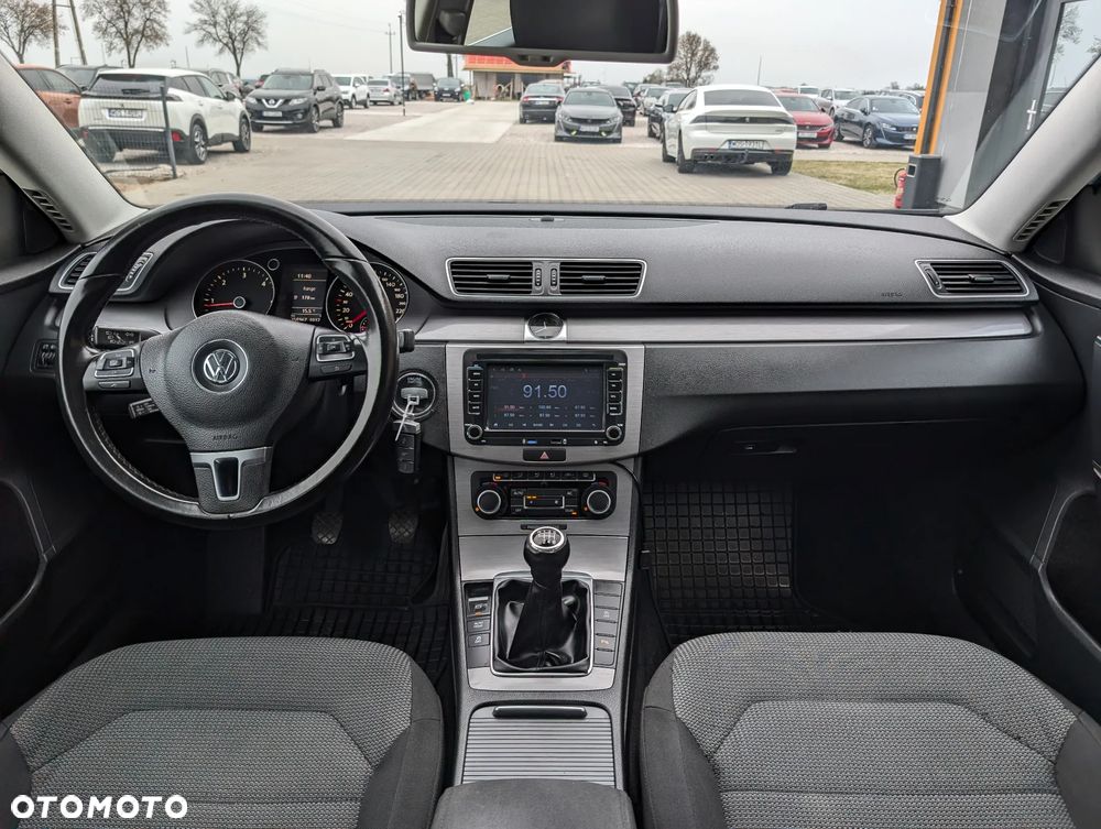 Volkswagen Passat 1.6 TDI DPF BlueMotion Technology Comfortline - 24