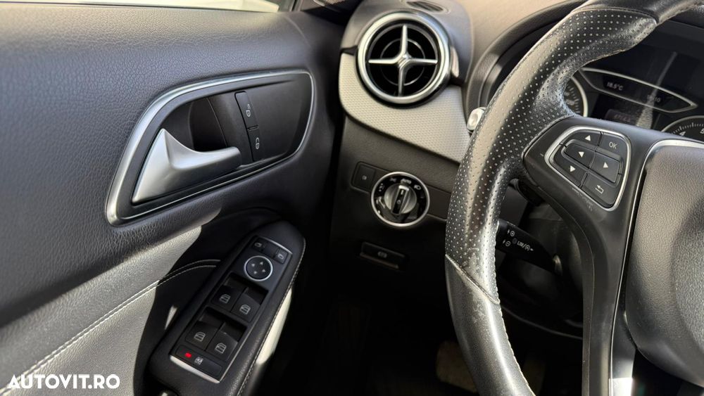 Mercedes-Benz EQB - 8
