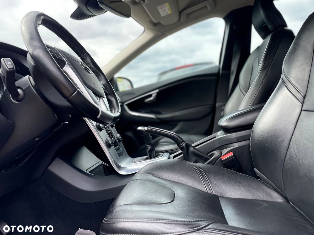 Volvo V40 D2 Inscription - 12