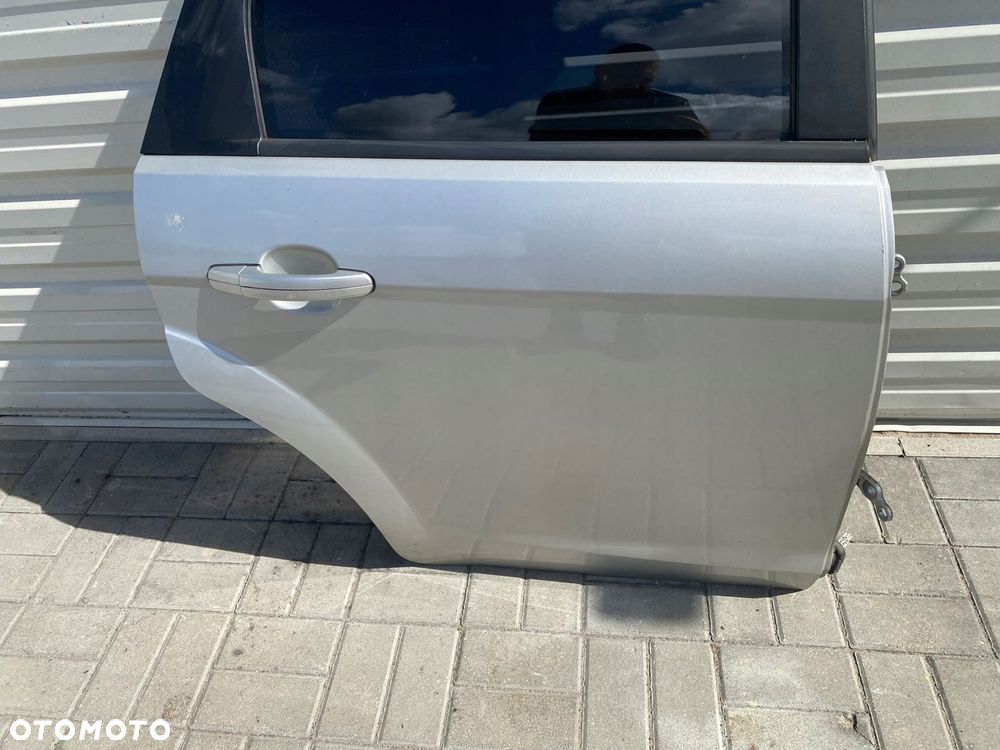 drzwi prawy tył prawe tylnie ford focus mk2 lift kod lakieru: 03 kombi eu - 6