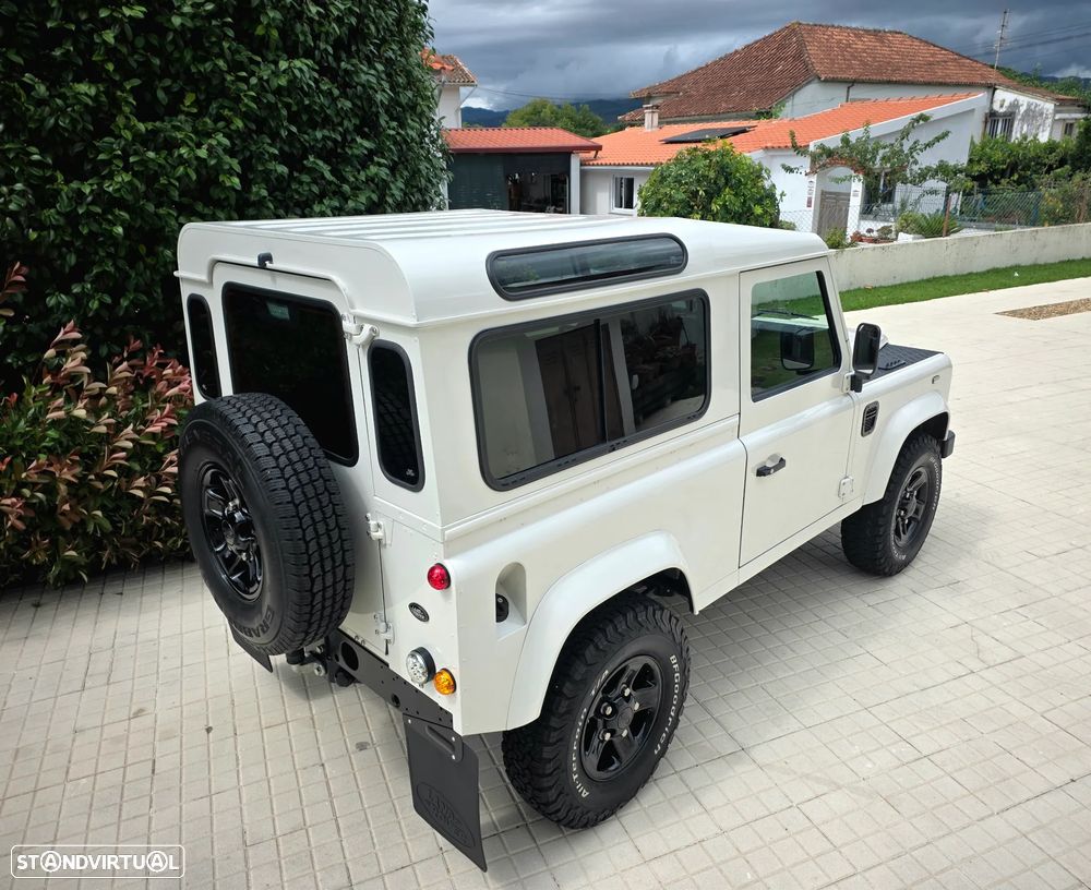 Land Rover Defender - 38