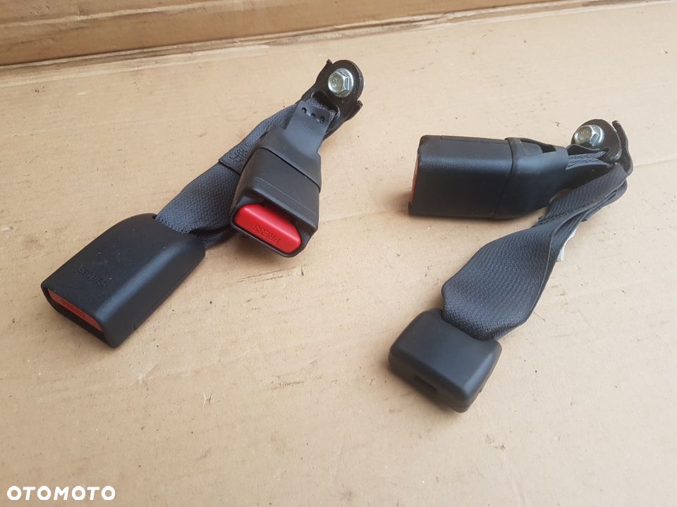 Subaru Outback IV BR klamerki zapinki pasów bezpieczeństwa tył klamra zapinka pas